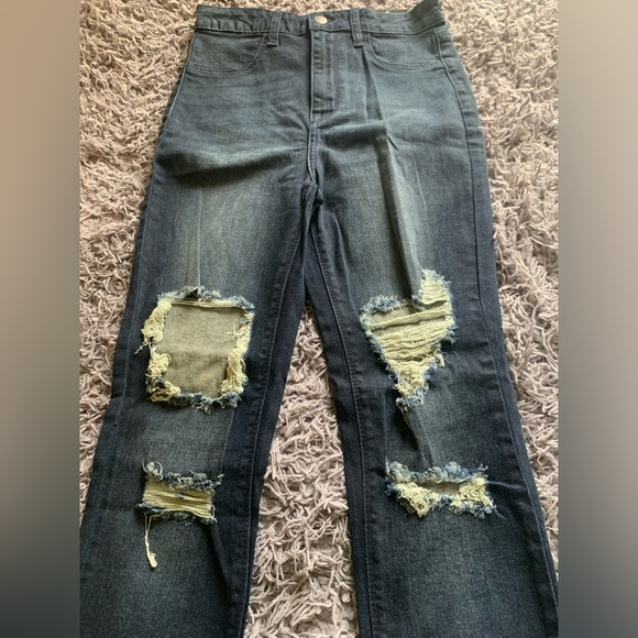 Distressed Jean - Picture 2 of 7